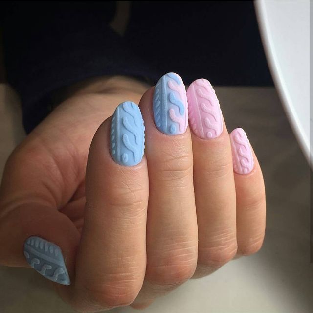 Манікюр на Новий рік 2022: 50 красивих ідей нігтів у фото - фото 488934