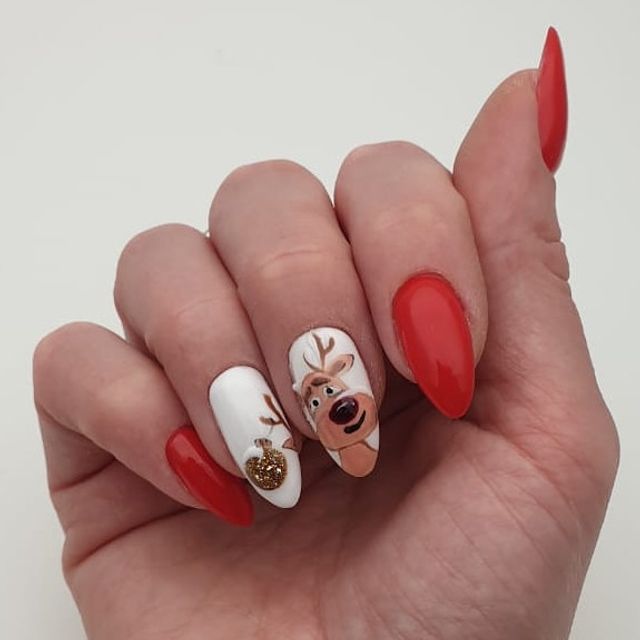 Манікюр на Новий рік 2022: 50 красивих ідей нігтів у фото - фото 488940