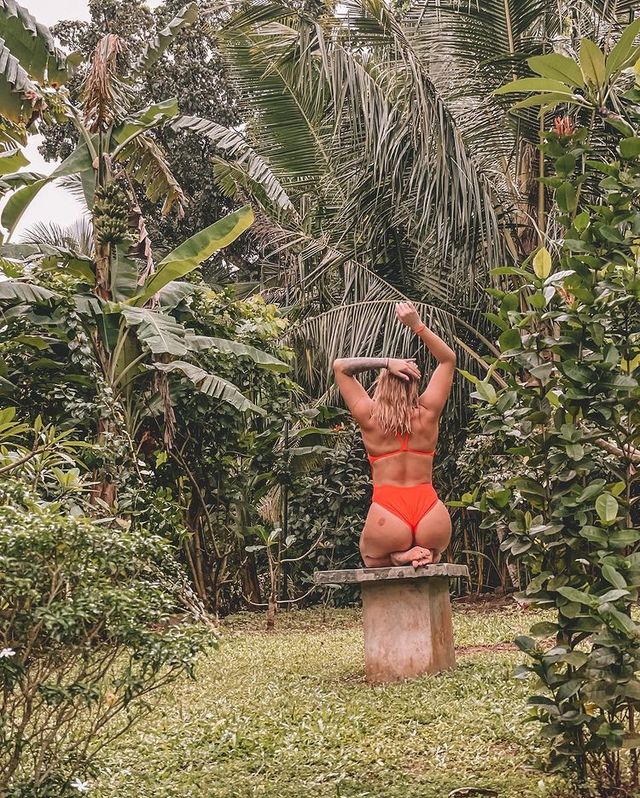 Спортсменка з Казахстану розбурхала мережу сміливими пляжними фото - фото 488974