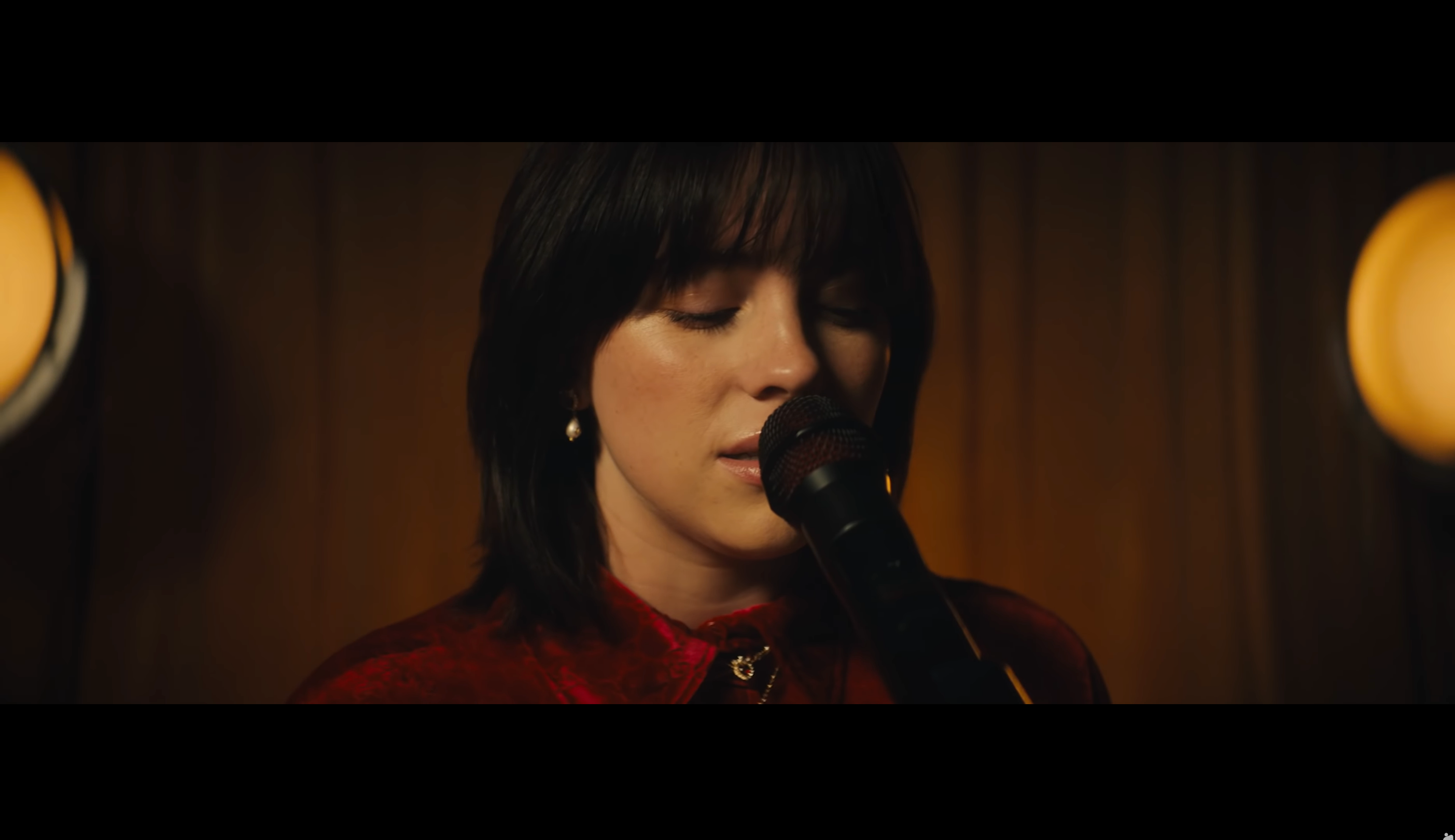 Біллі Айліш з братом заспівали для проморолика Gucci