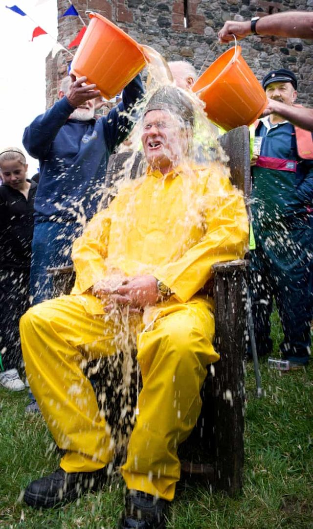 Робота мрії: на англійський острів шукають короля, бармена та екскурсовода в одній особі - фото 489381