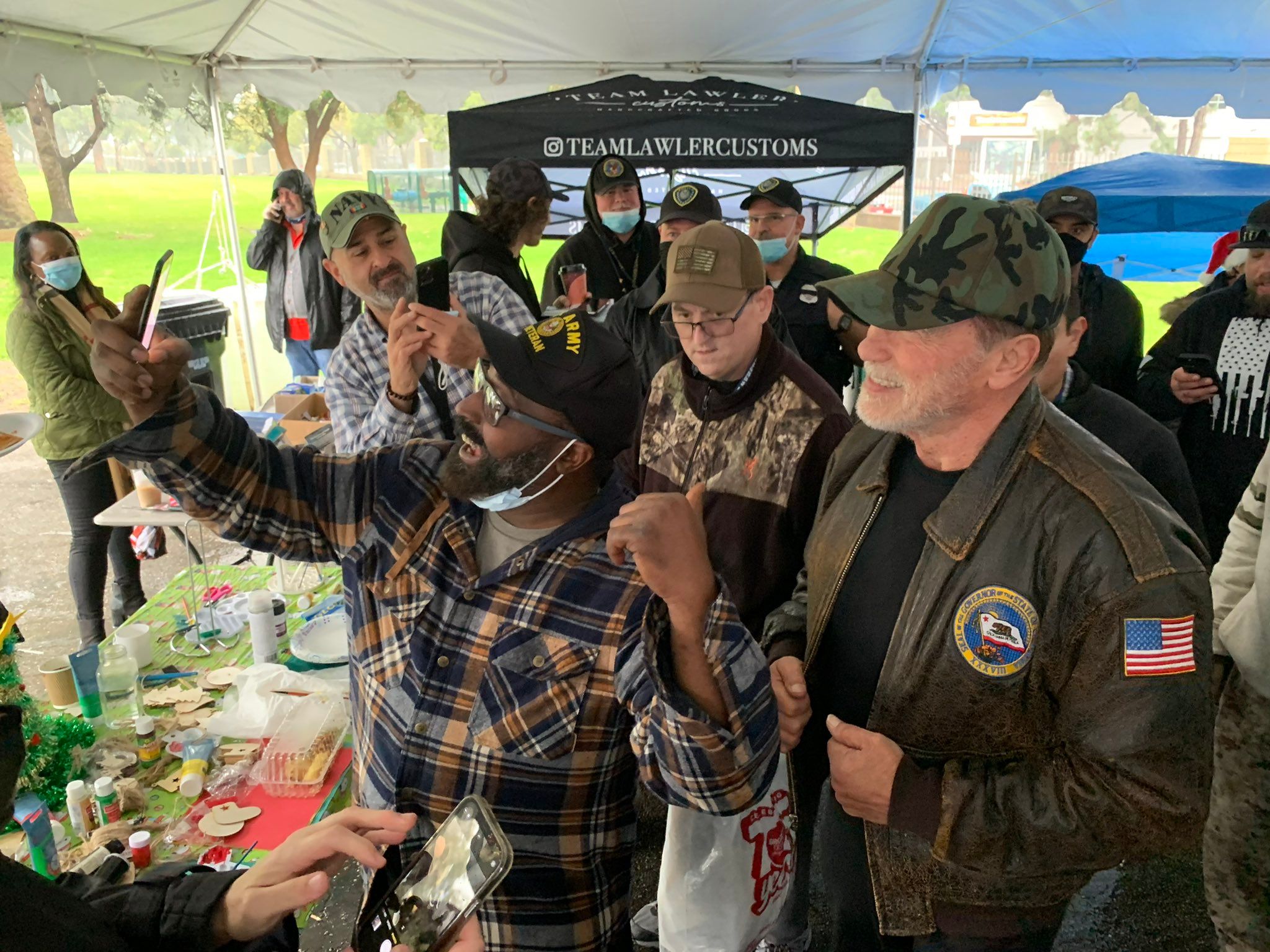 Арнольд Шварценеггер подарував 25 будинків бездомним ветеранам у Лос-Анджелесі