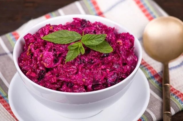 Легкі салати на Новий рік 2025: смачні рецепти з фото - фото 489566