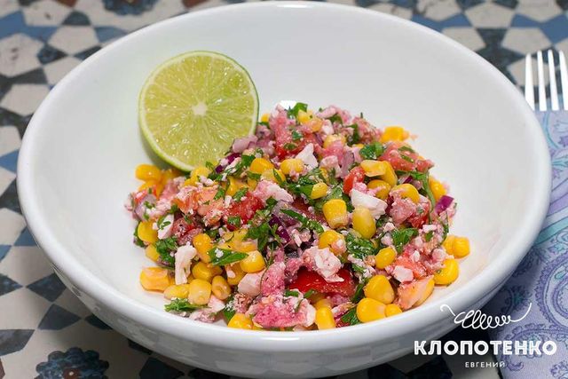 Салат з крабовими паличками на Новий рік: рецепти приготування у фото - фото 489567