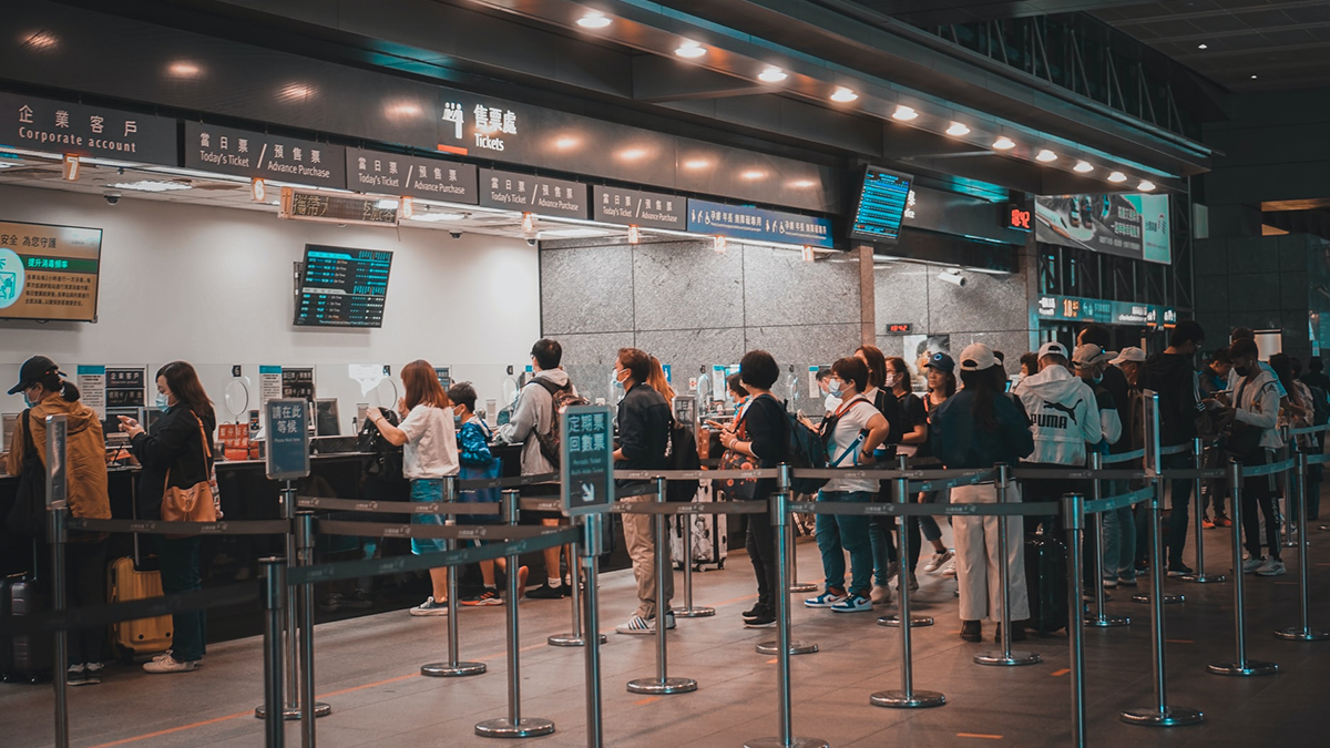 Стюардеса назвала типові помилки пасажирів, які призводить до запізнень на рейс