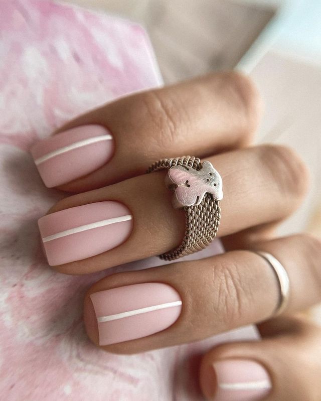 Манікюр на зиму 2022: модні ідеї дизайну нігтів у фото - фото 489762