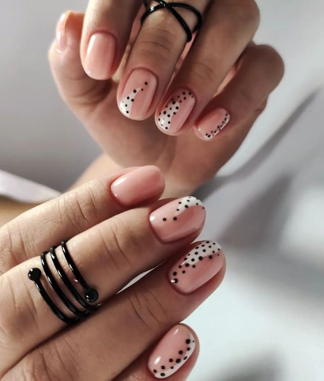 Манікюр на зиму 2022: модні ідеї дизайну нігтів у фото - фото 489779