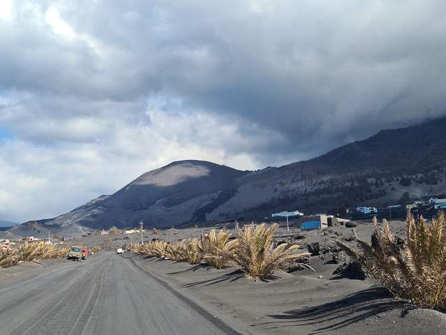 Дивіться, як зараз виглядає острів Пальма, на якому три місяці тривало виверження вулкана - фото 489854