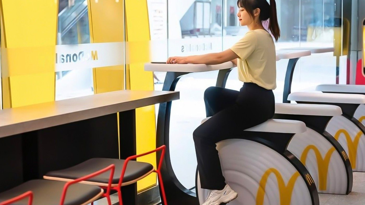 У китайському McDonald's поставили велотренажери замість стільців: у чому полягає ідея - фото 1