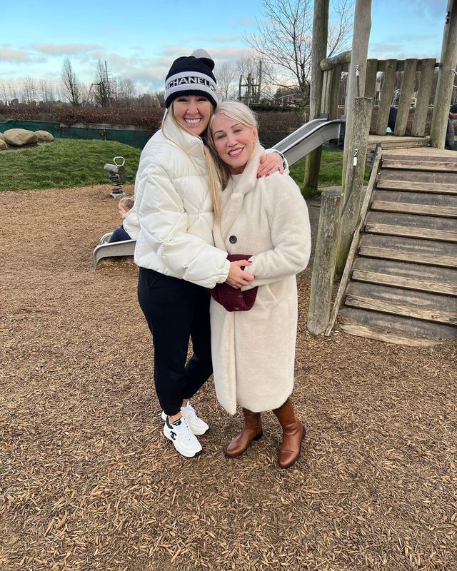 Конор Мак-Грегор з'їздив у гості до мами на розкішному Lamborghini: фотозвіт бійця - фото 490043