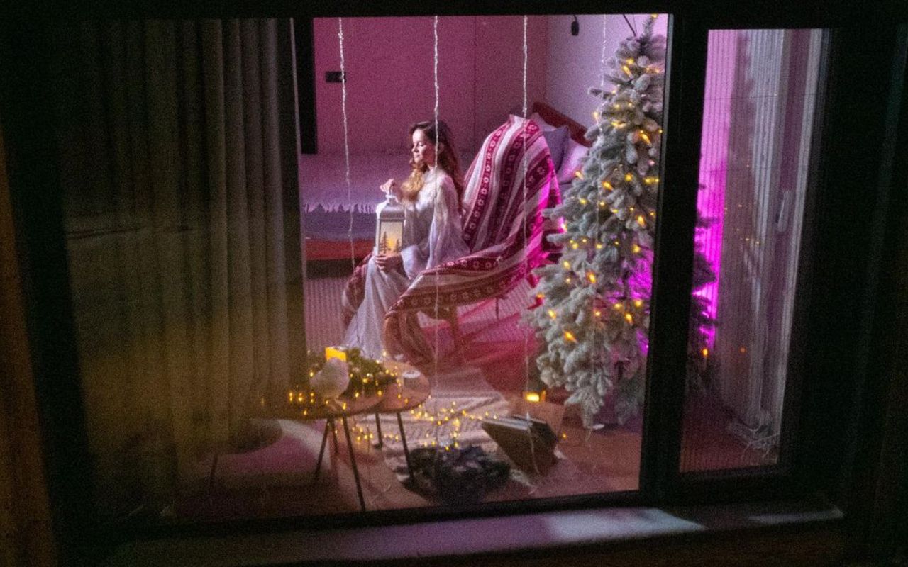 Співачка SOWA подарувала нове звучання колядці Тиха ніч