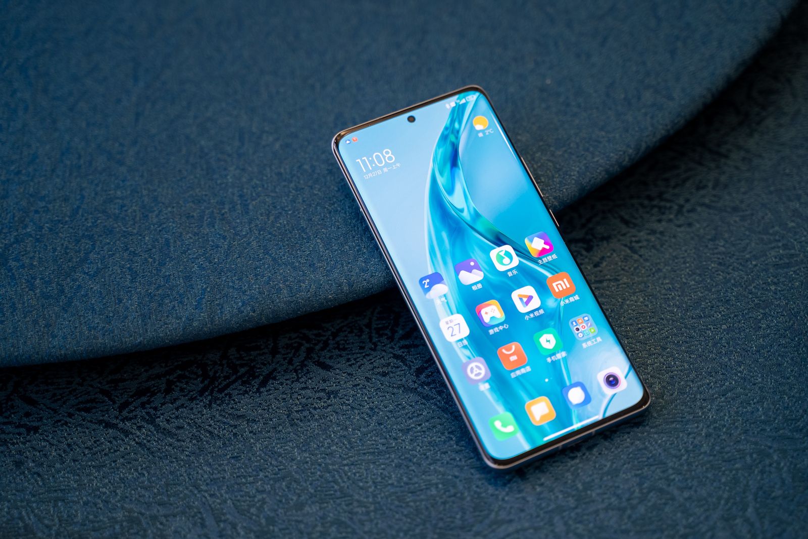 Блогери розібрали Xiaomi 12 Pro: що ховається всередині флагманського смартфона