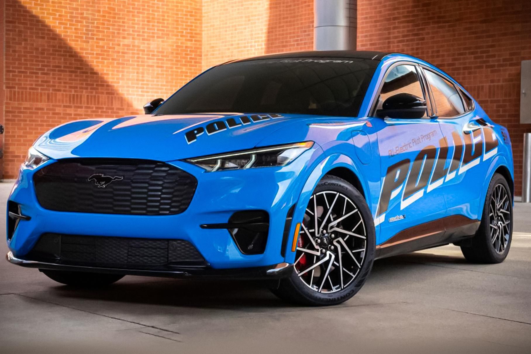 Поліцейські Нью-Йорка отримали електричні Ford Mustang