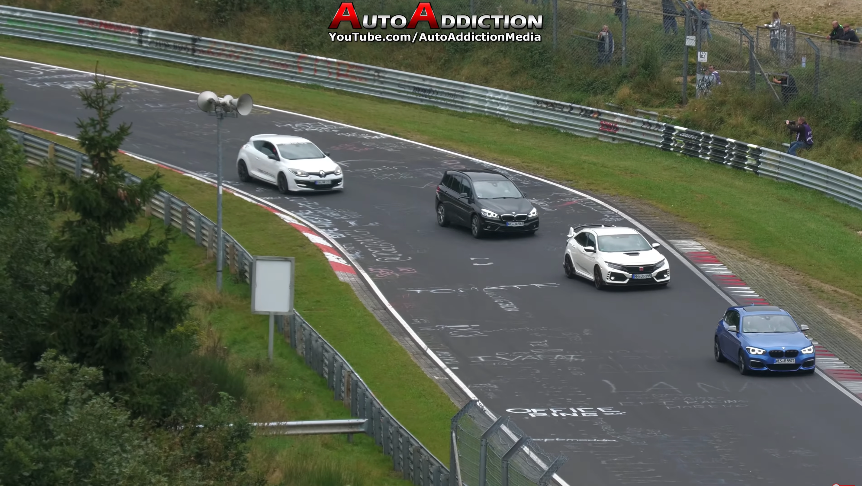 Дивіться найнебезпечніші моменти з Нюрбургрингу