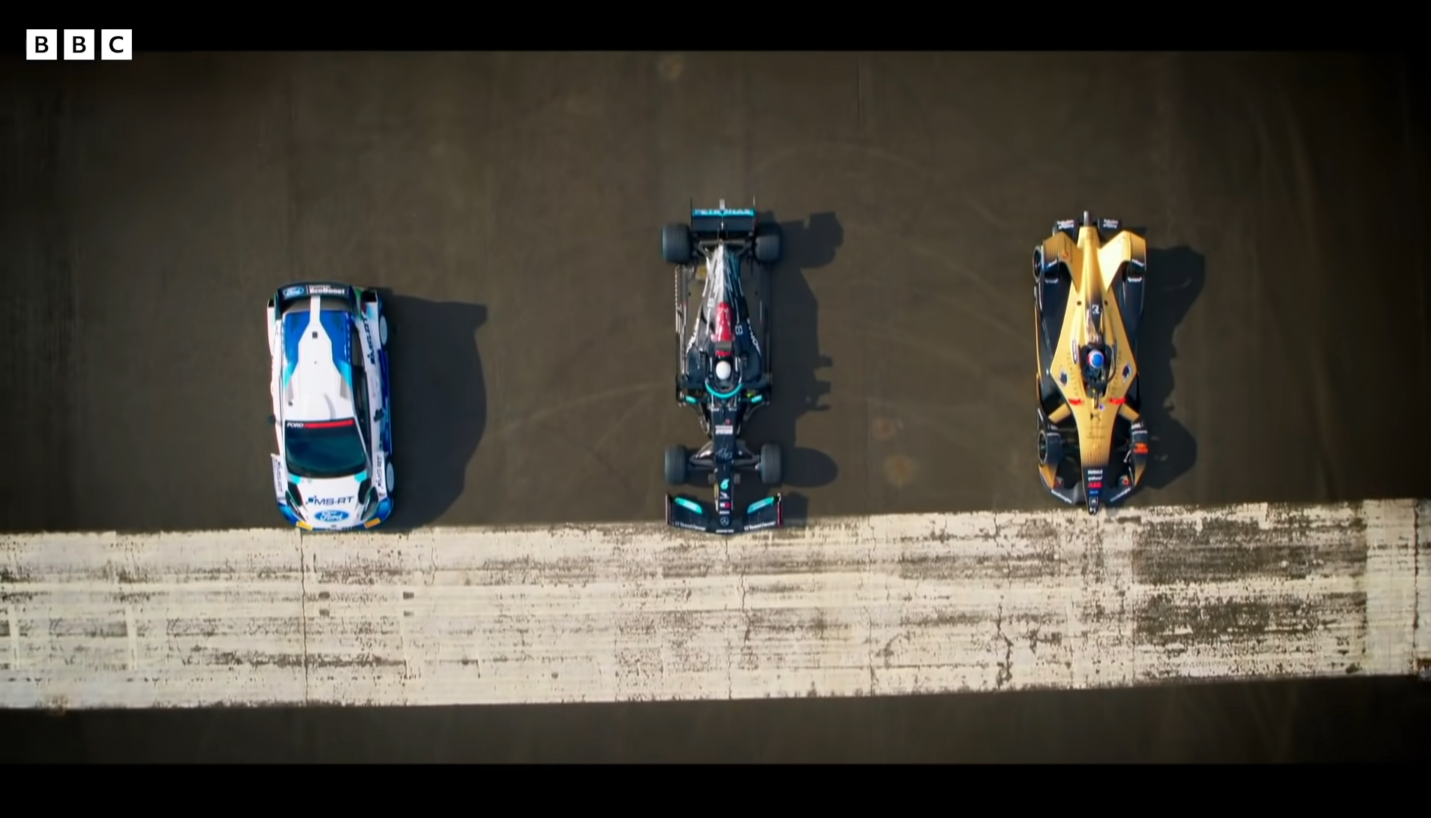 Дивіться, як машини F1, Formula E і WRC женуть мокрою смугою: круте відео