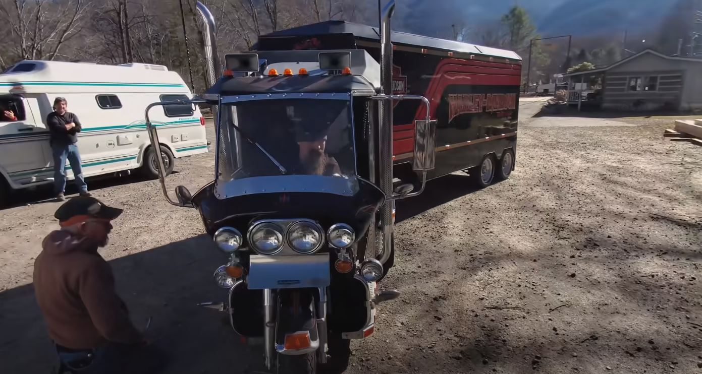 3 в 1: як виглядає суміш мотоцикла Harley-Davidson, трицикла і будинку на колесах
