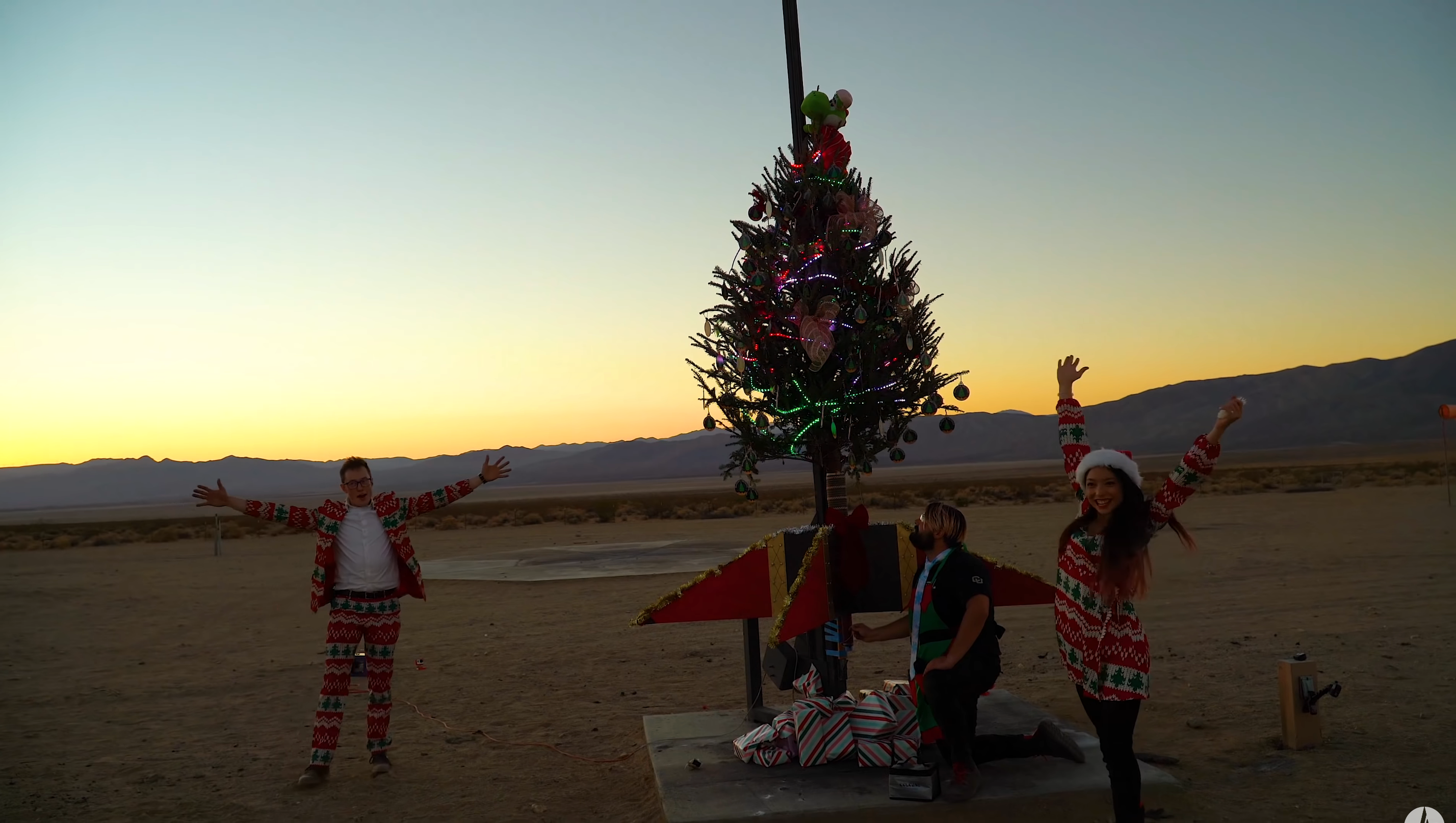 Блогер за допомогою ракетного двигуна запустив новорічну ялинку у небо: відео
