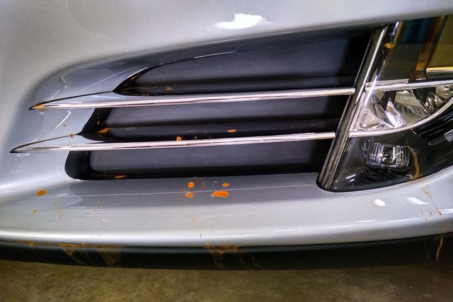 У Tesla виявили нову проблему: в електромобілів 'ржавіє' пластик - фото 490453