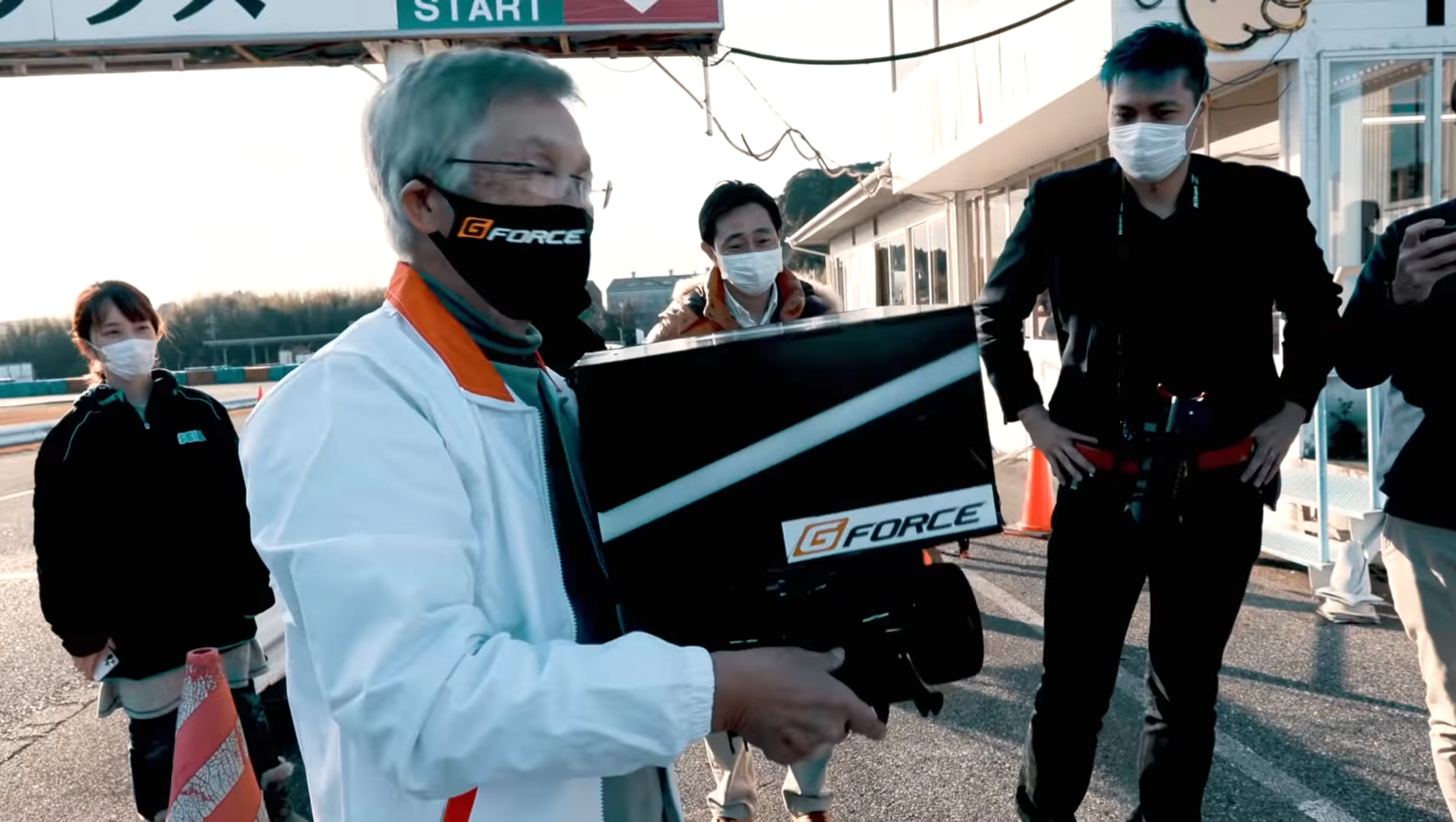 Комп'ютер розганяється до 100 кілометрів на годину - фото 1