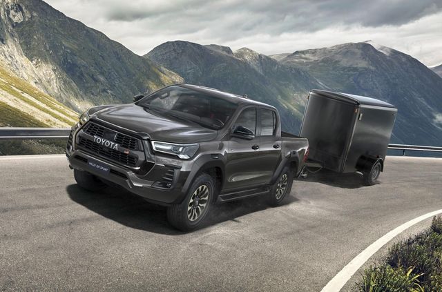 Для ринку Європи: Toyota представила спортивний Hilux GR Sport - фото 490903