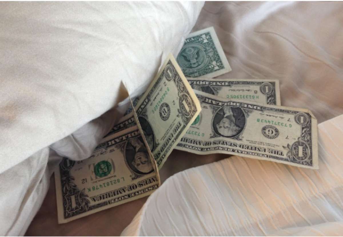 Яким працівникам готелю потрібно залишати чайові та скільки: пояснення експертки з етикету