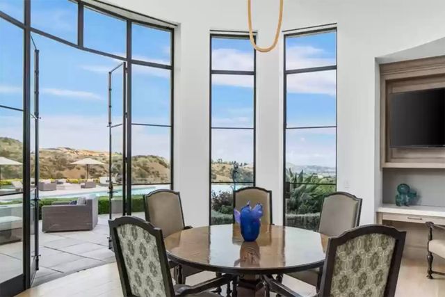 Адель купила будинок Сталлоне у Беверлі-Хіллз: дивіться, як виглядає маєток зсередини - фото 490983