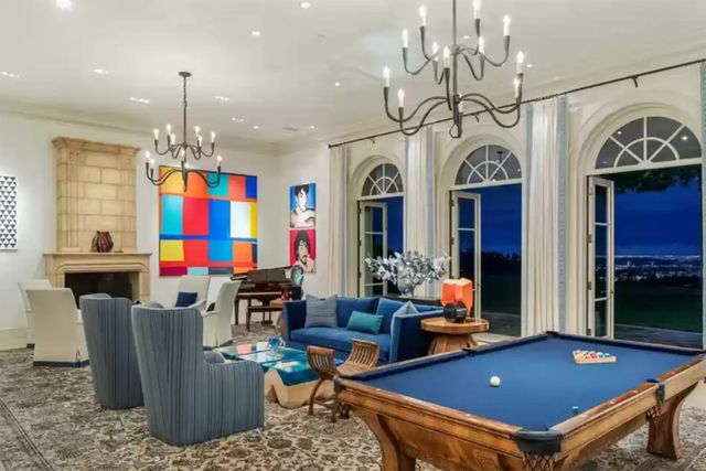 Адель купила будинок Сталлоне у Беверлі-Хіллз: дивіться, як виглядає маєток зсередини - фото 490988