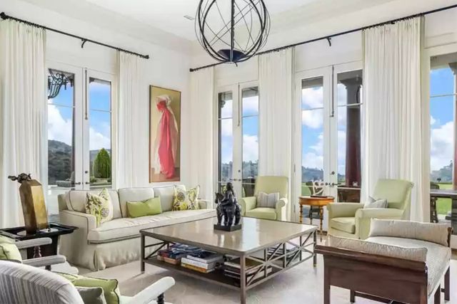 Адель купила будинок Сталлоне у Беверлі-Хіллз: дивіться, як виглядає маєток зсередини - фото 490989