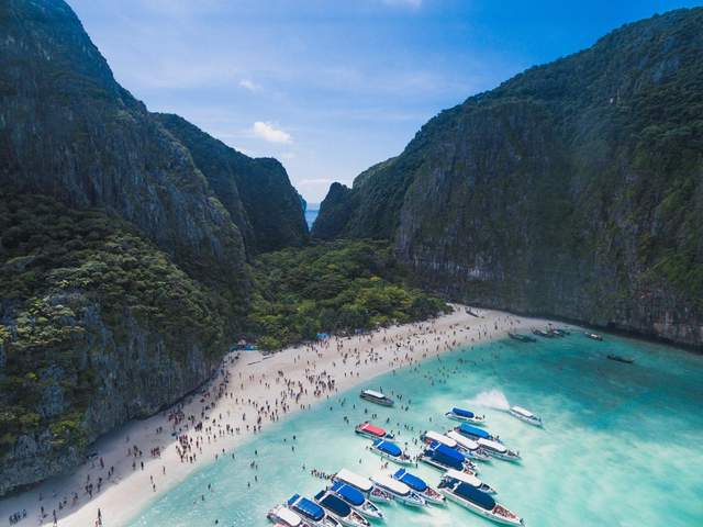 У Таїланді для туристів відкрили знаменитий пляж Мая Бей - фото 491014