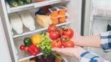 Чому помідори не можна тримати у холодильнику: багато хто зберігає томати неправильно