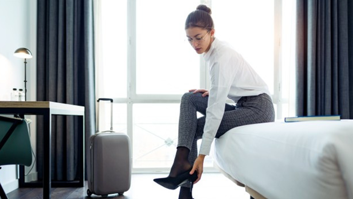 У готельних номерах радять не знімати взуття: простий тест, який вас у цьому переконає