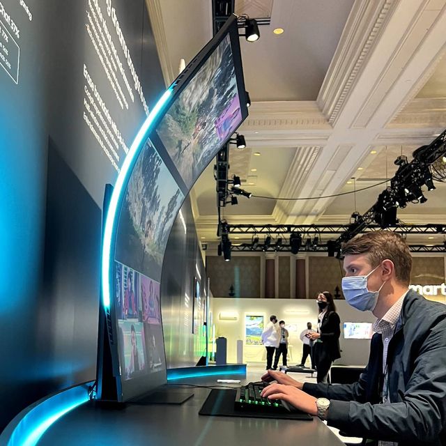 Samsung представила найбільший ігровий OLED-монітор, що вигинається - фото 491105