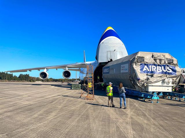 Літак Руслан доставив для SpaceX турецький супутник для запуску в космос - фото 491168