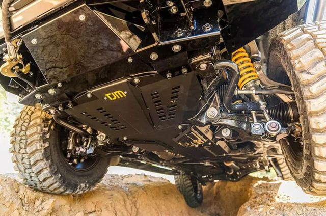 Дивіться, як ентузіаст підвищив прохідність Toyota Land Cruiser 300 агресивним тюнингом - фото 491192