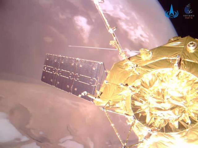 Китайська космічна станція зробила селфі з Марсом: фотофакт - фото 491196