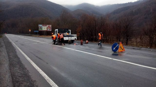 Міжнародна траса Київ – Чоп визнана небезпечною через численні ями - фото 491278