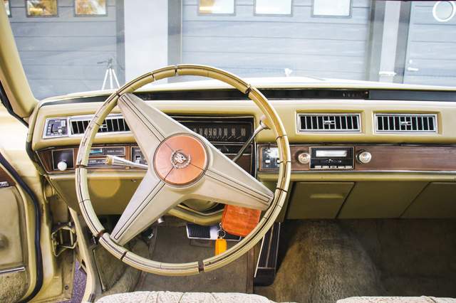 У Швеції на аукціон пустять з молотка Cadillac Елвіса Преслі - фото 491433