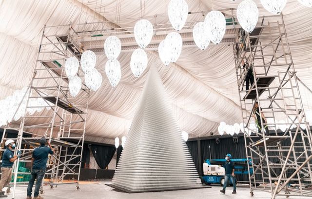 Гігантська вежа з келихів, побудована у Дубаї, потрапила до Книги рекордів Гіннесса - фото 491474