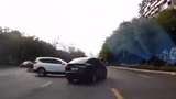 Лосиний тест у реальних умовах: дивіться, як Tesla  уникла зіткнення з Honda CR-V