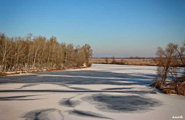 Фотограф показав крижане озеро на Чернігівщині з висоти пташиного польоту: видовищні кадри - фото 491686