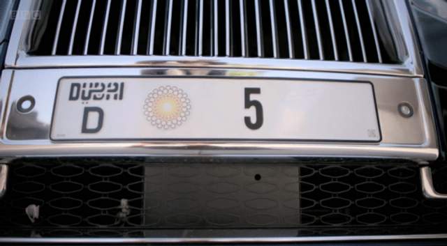 Чоловік з ОАЕ купив для свого Rolls-Royce номер за 9 мільйонів доларів: причина вас здивує - фото 491718