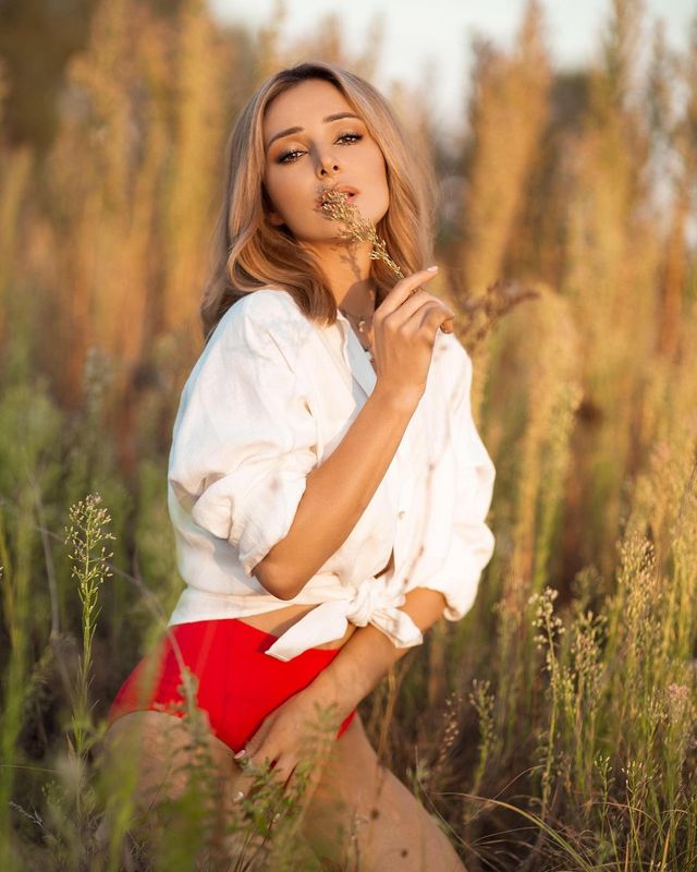 Найгарячіші образи Злати Огнєвіч за всю кар'єру: добірка фото іменинниці (18+) - фото 491766