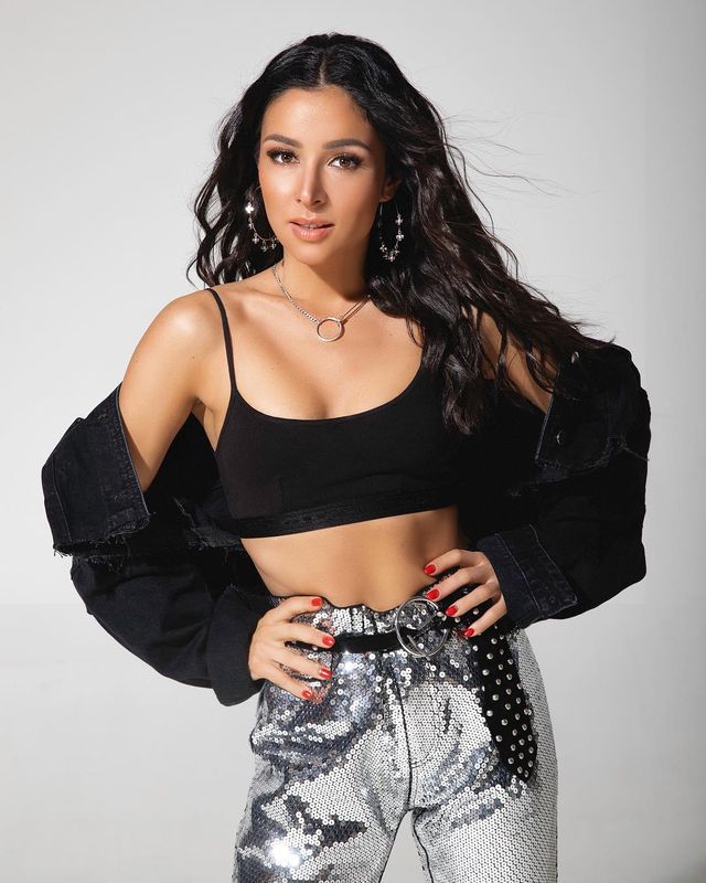 Найгарячіші образи Злати Огнєвіч за всю кар'єру: добірка фото іменинниці (18+) - фото 491796