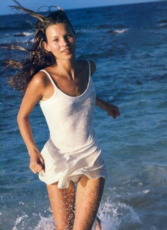 Найгарячіші образи Кейт Мосс за всю кар'єру: добірка фото іменинниці (18+) - фото 491987