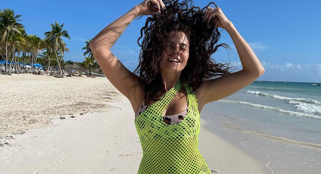 Настя Каменських звабливо станцювала на пляжі в Мексиці: відео