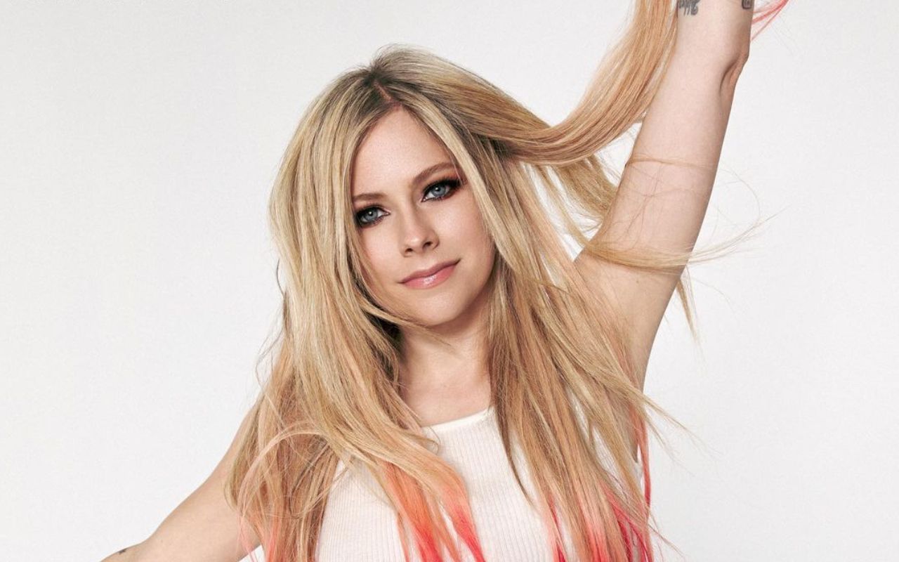 Авріл Лавін представила сингл Love It When You Hate Me - фото 1