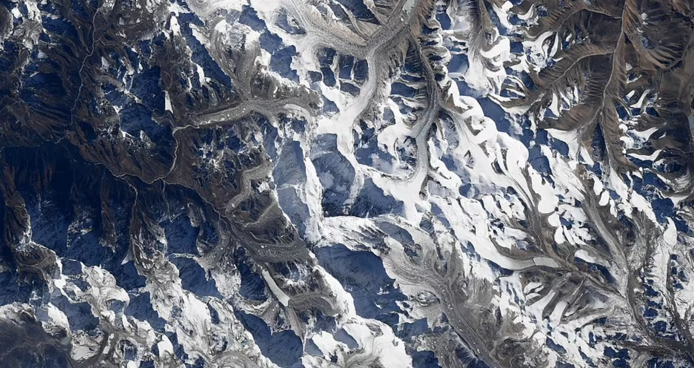 Астронавт показав, як виглядає найвища вершина земної кулі з космосу