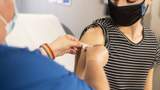В Індії пенсіонер вакцинувався 12 разів: причина вас здивує