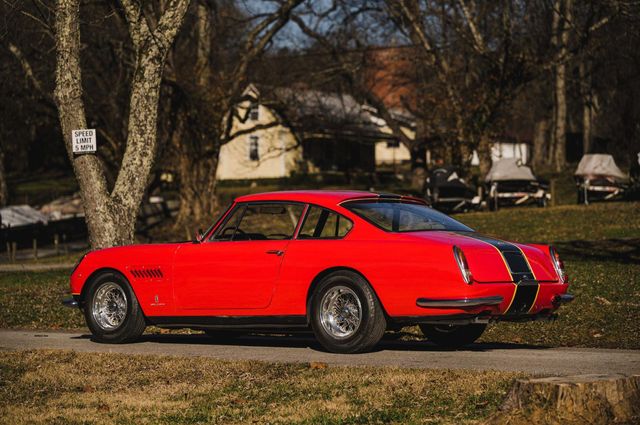 У продажі з'явився класичний Ferrari 250 GTE з двигуном від Chevrolet - фото 492266