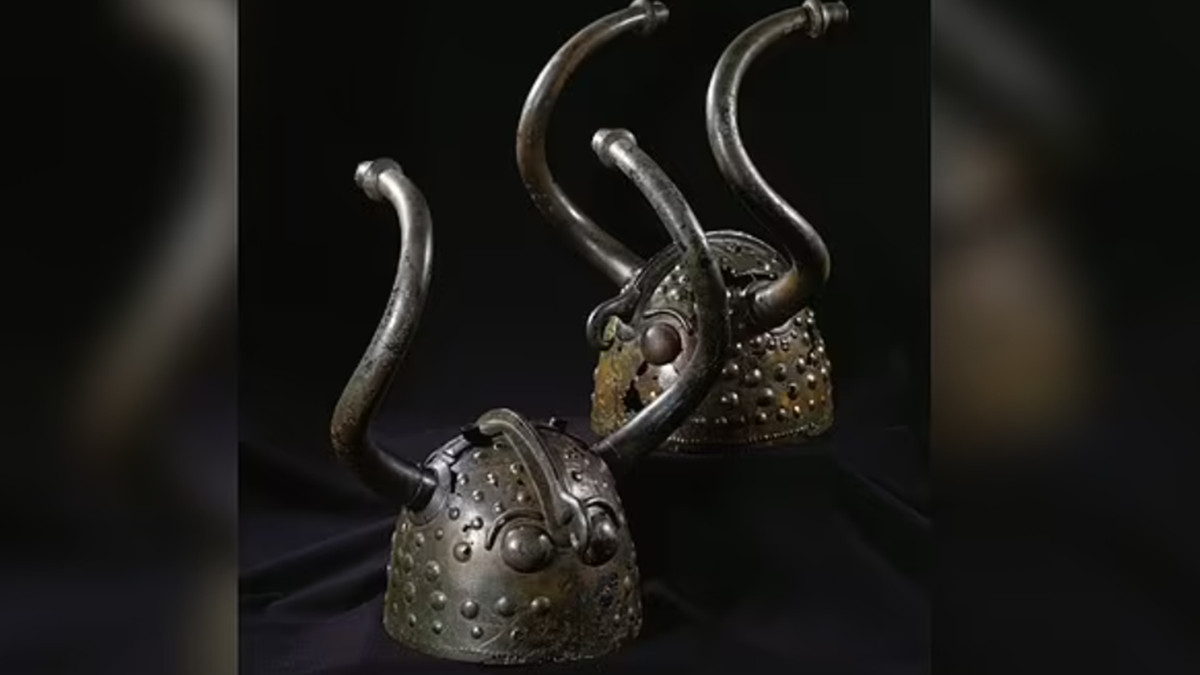 Дослідники розгадали таємницю, кому належали бронзові шоломи з рогами, виявлені у Данії - фото 1
